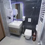 Comfort By Rezidence In 4* تيرانا
