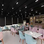 فندق Comfort By Rezidence In