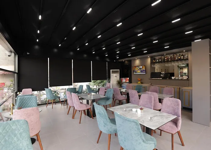 호텔 Comfort By Rezidence In