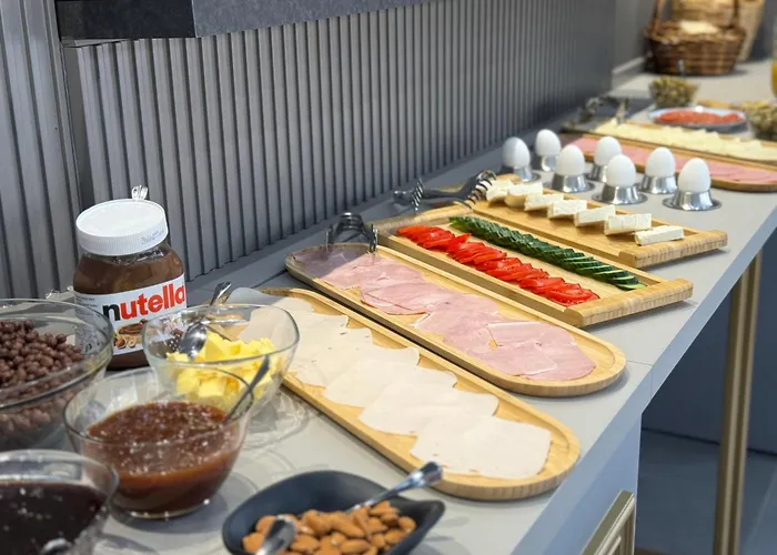 호텔 Comfort By Rezidence In